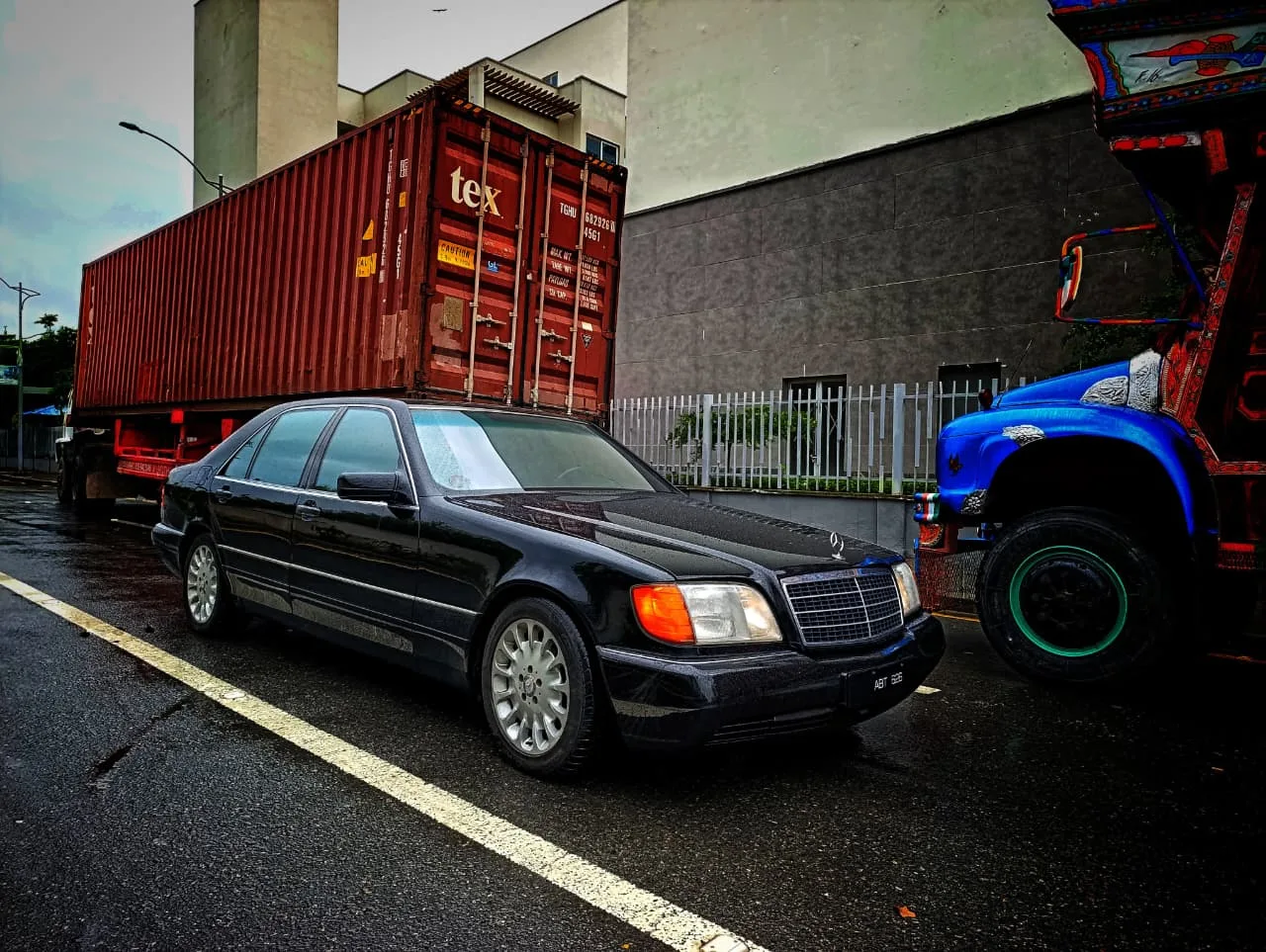 1995 Mercedes-Benz S-Class classic car for wedding and event rental in Lahore
